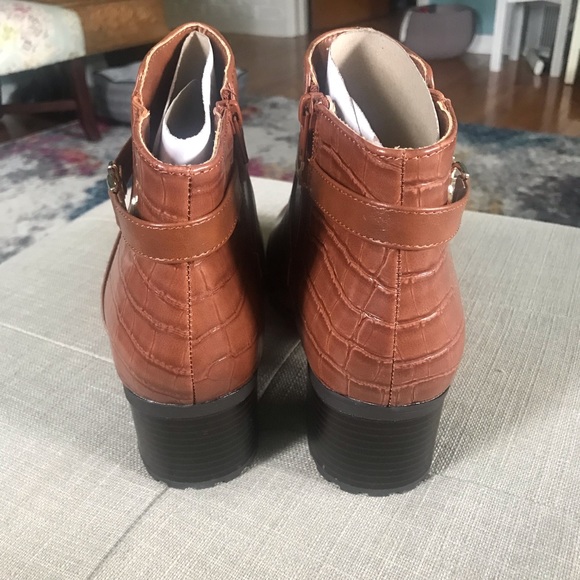 NWT Karen Scott Francess Booties in Cognac - Picture 3 of 9